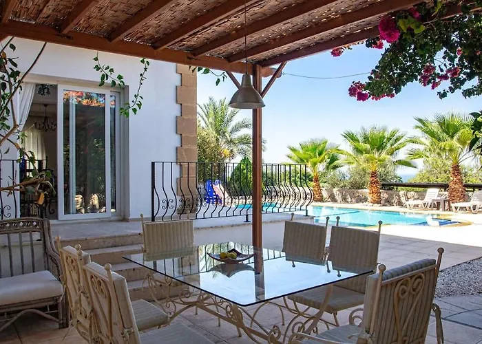 With Private Pool 3 Bedroom Karsiyaka North Cyprus ヴィラ
